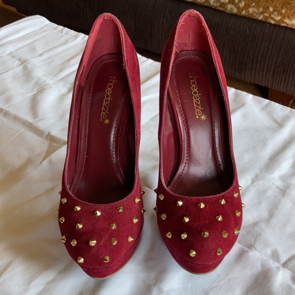 Shoedazzle maroon gold stud pumps - Picture 3 of 5